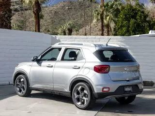 Hyundai VENUE 2025 SEL Crossover de 4 puertas