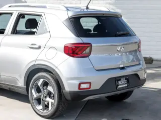Hyundai VENUE 2025 SEL Crossover de 4 puertas