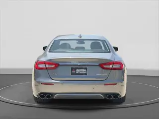 Sedán de 4 puertas Maserati Quattroporte 2018 AWD S Q4 GranLusso