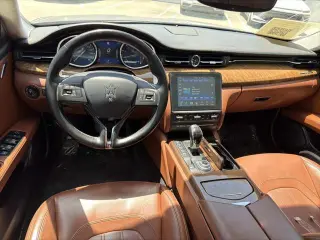 Sedán de 4 puertas Maserati Quattroporte 2018 AWD S Q4 GranLusso