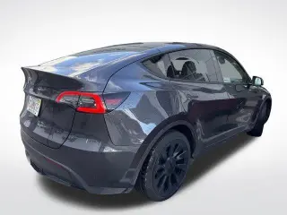 Tesla Model Y 2024 Long Range Crossover de 4 puertas