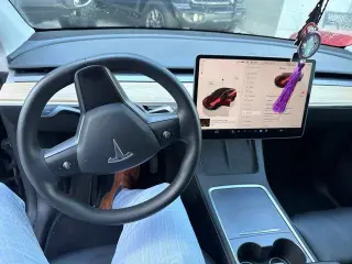 Tesla Model Y 2024 Long Range Crossover de 4 puertas
