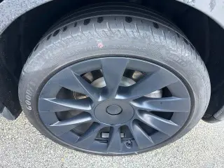 Tesla Model Y 2024 Long Range Crossover de 4 puertas