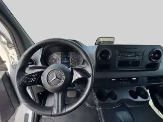 Mercedes-Benz Sprinter 2025 2500 3dr 144 in. WB Furgón de Carga (2.0L I4)