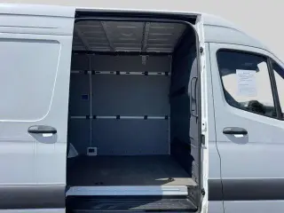 Mercedes-Benz Sprinter 2025 2500 3dr 144 in. WB Furgón de Carga (2.0L I4)