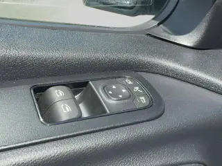 Mercedes-Benz Sprinter 2025 2500 3dr 144 in. WB Furgón de Carga (2.0L I4)