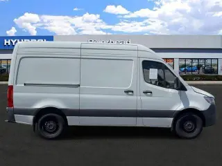 Mercedes-Benz Sprinter 2025 2500 3dr 144 in. WB Furgón de Carga (2.0L I4)