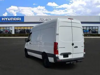 Mercedes-Benz Sprinter 2025 2500 3dr 144 in. WB Furgón de Carga (2.0L I4)