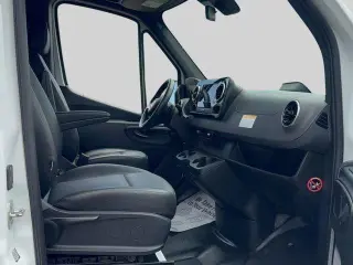 Mercedes-Benz Sprinter 2025 2500 3dr 144 in. WB Furgón de Carga (2.0L I4)