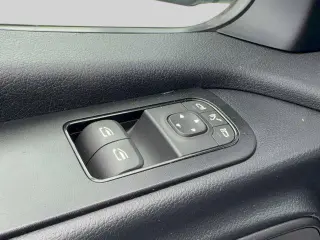 Mercedes-Benz Sprinter 2025 2500 3dr 144 in. WB Furgón de Carga (2.0L I4)