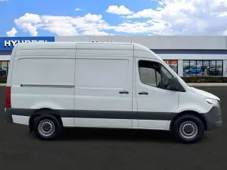 Mercedes-Benz Sprinter 2025 2500 3dr 144 in. WB Furgón de Carga (2.0L I4)