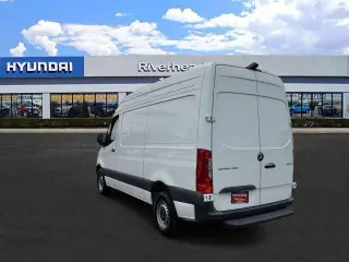 Mercedes-Benz Sprinter 2025 2500 3dr 144 in. WB Furgón de Carga (2.0L I4)