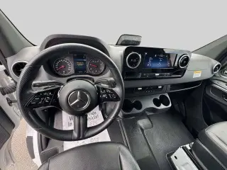 Mercedes-Benz Sprinter 2025 2500 3dr 144 in. WB Furgón de Carga (2.0L I4)