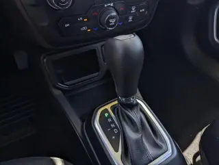 Jeep Renegade 2021 Latitude 4dr SUV