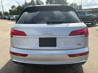 Audi Q5 2024 AWD quattro variante S línea Premium Plus 45 TFSI SUV de 4 puertas