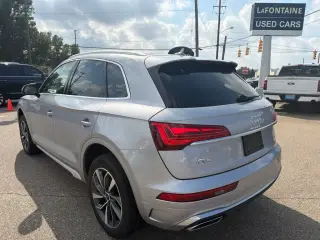 Audi Q5 2024 AWD quattro variante S línea Premium Plus 45 TFSI SUV de 4 puertas