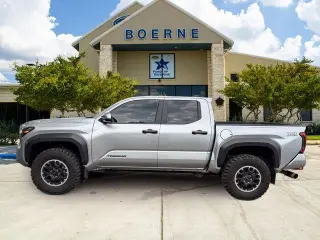 Toyota Tacoma 2024 4x4 SR5 4dr Double Cab 5.0 ft SB