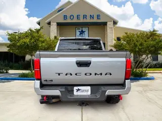 Toyota Tacoma 2024 4x4 SR5 4dr Double Cab 5.0 ft SB