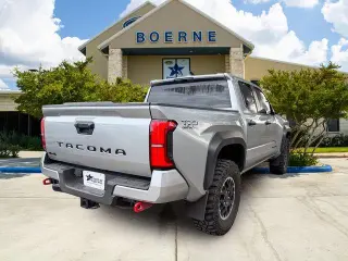 Toyota Tacoma 2024 4x4 SR5 4dr Double Cab 5.0 ft SB