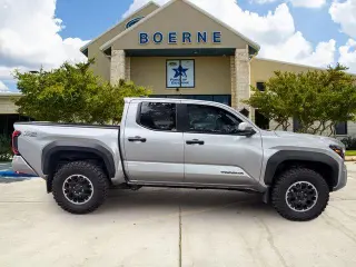Toyota Tacoma 2024 4x4 SR5 4dr Double Cab 5.0 ft SB