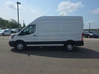Ford Transit 2025 Tracción en las cuatro ruedas 250 3 puertas LWB Techo alto Furgón de carga