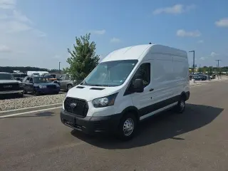 Ford Transit 2025 Tracción Total 250 3 puertas techo alto largo furgón de carga
