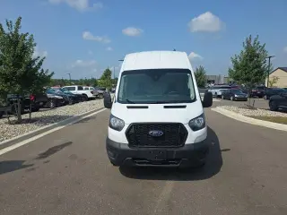 Ford Transit 2025 Tracción Total 250 3 puertas techo alto largo furgón de carga