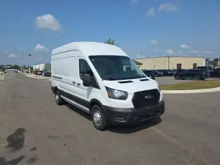 Ford Transit 2025 Tracción Total 250 3 puertas techo alto largo furgón de carga
