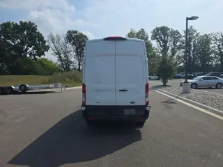 Ford Transit 2025 Tracción Total 250 3 puertas techo alto largo furgón de carga