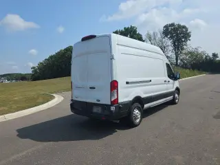 Ford Transit 2025 Tracción Total 250 3 puertas techo alto largo furgón de carga