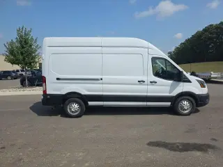 Ford Transit 2025 Tracción Total 250 3 puertas techo alto largo furgón de carga