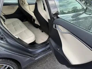 Tesla Model S 2019