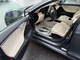 Tesla Model S 2019