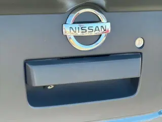 Nissan Frontier 2016 4x4 SV, cabina doble de 4 puertas, bolsa de 5 pies, pickup con transmisión manual de 6 velocidades (lanzamiento a mitad de año)