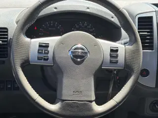 Nissan Frontier 2016 4x4 SV, cabina doble de 4 puertas, bolsa de 5 pies, pickup con transmisión manual de 6 velocidades (lanzamiento a mitad de año)