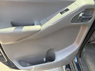 Nissan Frontier 2016 4x4 SV, cabina doble de 4 puertas, bolsa de 5 pies, pickup con transmisión manual de 6 velocidades (lanzamiento a mitad de año)
