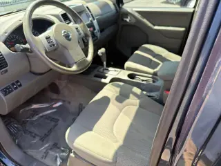 Nissan Frontier 2016 4x4 SV, cabina doble de 4 puertas, bolsa de 5 pies, pickup con transmisión manual de 6 velocidades (lanzamiento a mitad de año)