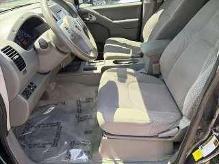 Nissan Frontier 2016 4x4 SV, cabina doble de 4 puertas, bolsa de 5 pies, pickup con transmisión manual de 6 velocidades (lanzamiento a mitad de año)