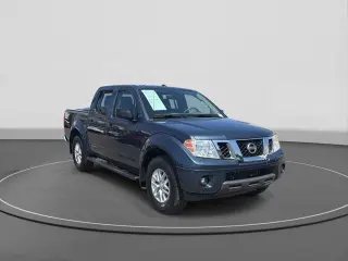 Nissan Frontier 2016 4x4 SV, cabina doble de 4 puertas, bolsa de 5 pies, pickup con transmisión manual de 6 velocidades (lanzamiento a mitad de año)