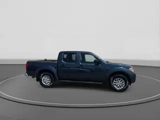 Nissan Frontier 2016 4x4 SV, cabina doble de 4 puertas, bolsa de 5 pies, pickup con transmisión manual de 6 velocidades (lanzamiento a mitad de año)
