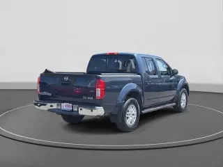 Nissan Frontier 2016 4x4 SV, cabina doble de 4 puertas, bolsa de 5 pies, pickup con transmisión manual de 6 velocidades (lanzamiento a mitad de año)
