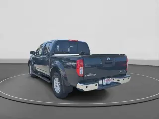 Nissan Frontier 2016 4x4 SV, cabina doble de 4 puertas, bolsa de 5 pies, pickup con transmisión manual de 6 velocidades (lanzamiento a mitad de año)