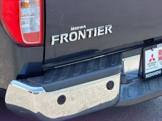 Nissan Frontier 2016 4x4 SV, cabina doble de 4 puertas, bolsa de 5 pies, pickup con transmisión manual de 6 velocidades (lanzamiento a mitad de año)