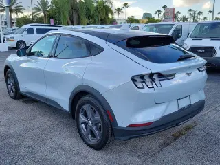 Ford Mustang Mach-E 2022 Select 4dr SUV