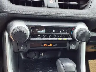 Toyota RAV4 2025 LE 4dr SUV
