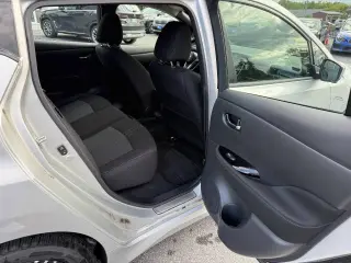 Nissan LEAF 2024