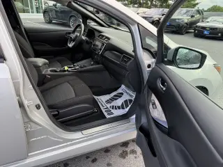 Nissan LEAF 2024