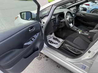 Nissan LEAF 2024