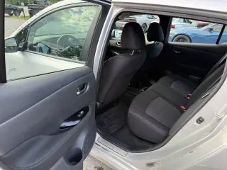 Nissan LEAF 2024