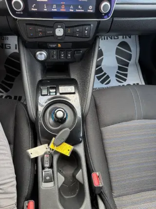 Nissan LEAF 2024